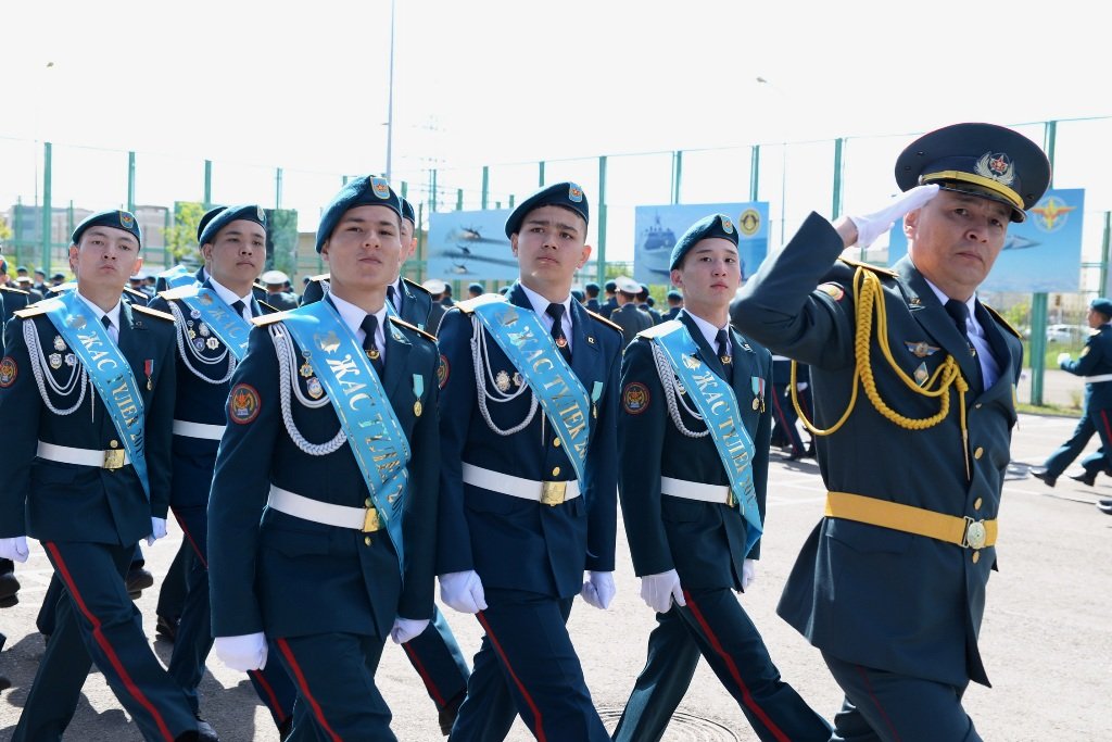 Жас улан. Жасулан. Жасулан Казахстан. Жас сарбаз парадная форма. Жас.