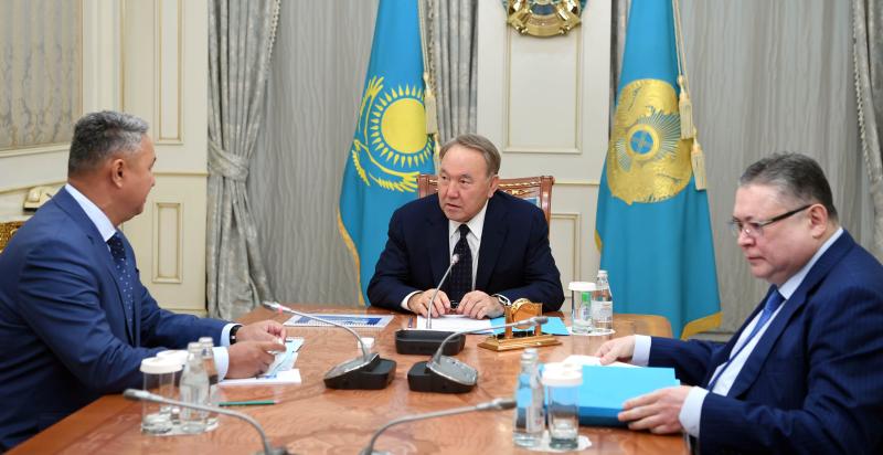 Нұрсұлтан Назарбаев «Ақ жол» ДПФ жетекшісі Азат Перуашевпен кездесті