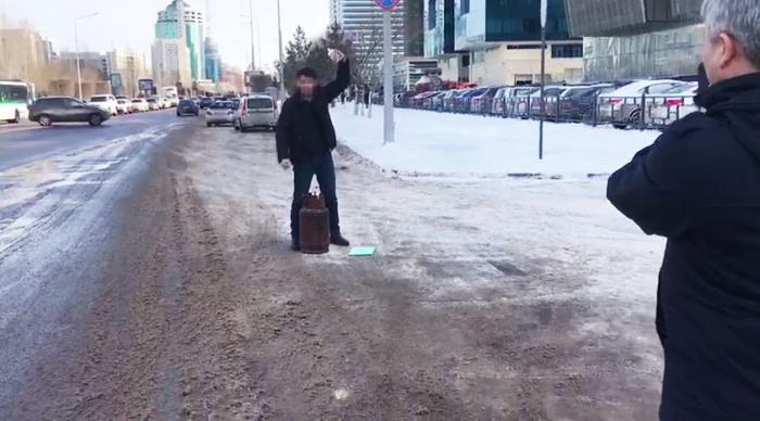 Астанада ер адам газ баллонын жармақшы болды (видео)