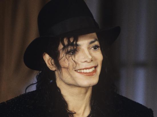 Майкл Джексонға қатты ұқсағысы келген жігіт 30 мың долларын сарп еткен