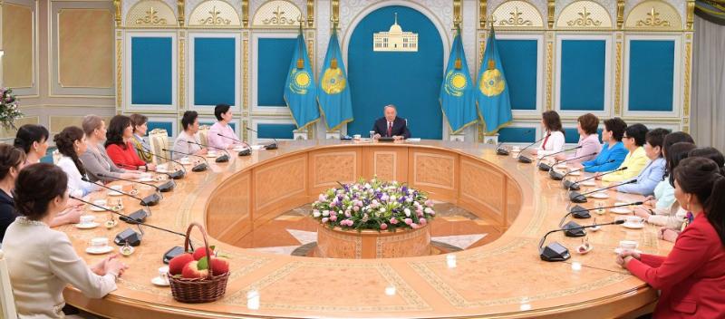 Нұрсұлтан Назарбаев салқын тигізіп алған екі әйелге дәрі апарып берді
